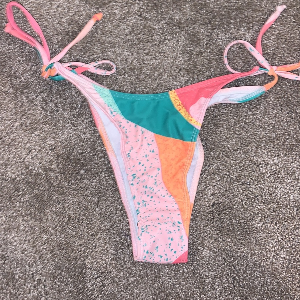 bikini - Picture 3 of 5
